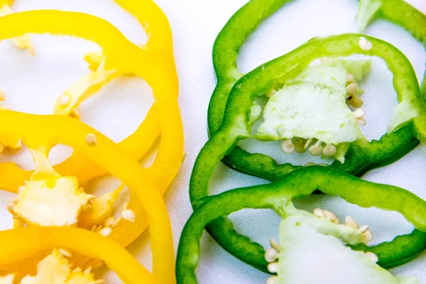 Verde, rodajas de pimiento amarillo —  Fotos de Stock