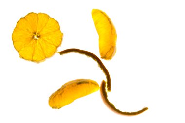 portakal dilimleri ve kabukları yapılmış çiçek