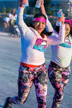 Houston, Tx, Amerika Birleşik Devletleri - renk Eğlence Festivalini 5k Çalıştır: koşucular Tamamlanıyor