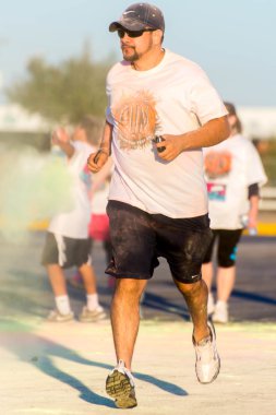 Houston, Tx, Amerika Birleşik Devletleri - renk Eğlence Festivalini 5k Çalıştır: koşucular Tamamlanıyor