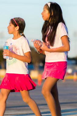 Houston, Tx, Amerika Birleşik Devletleri - renk Eğlence Festivalini 5k Çalıştır: koşucular Tamamlanıyor