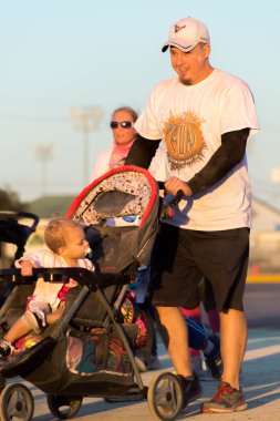 Houston, Tx, Amerika Birleşik Devletleri - renk Eğlence Festivalini 5k Çalıştır: koşucular Tamamlanıyor