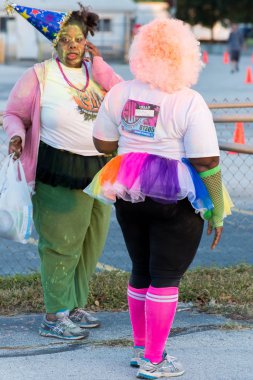 Houston, Tx, Amerika Birleşik Devletleri - renk Eğlence Festivalini 5k Çalıştır: koşucular Tamamlanıyor