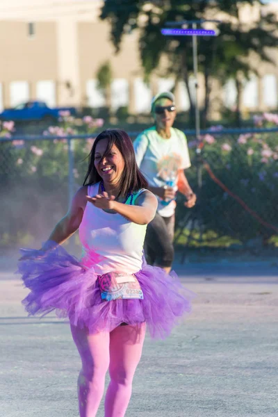 Houston, Tx, Amerika Birleşik Devletleri - renk Eğlence Festivalini 5k Çalıştır: koşucular Tamamlanıyor — Stok fotoğraf