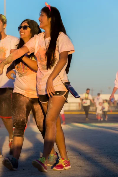 Houston, Tx, Amerika Birleşik Devletleri - renk Eğlence Festivalini 5k Çalıştır: koşucular Tamamlanıyor — Stok fotoğraf