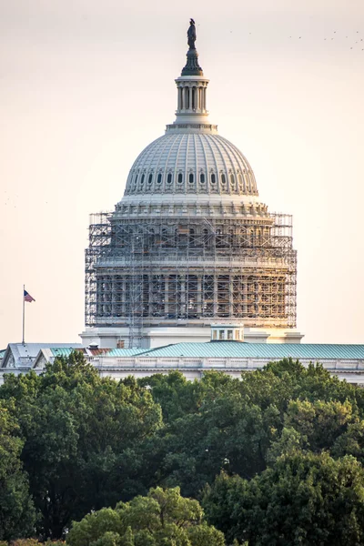 October 2, 2014: Washington, DC - whitehouse with scaffolding — Stock Photo, Image
