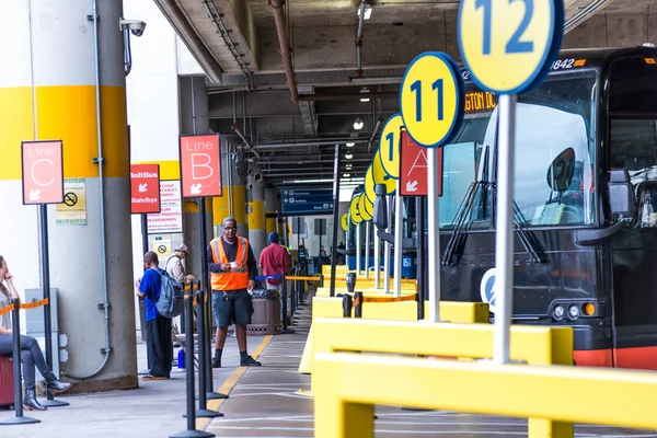 3 de outubro de 2014: Washington, DC Union Station terminal de ônibus — Fotografia de Stock