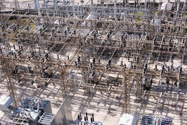 Elektrik trafo, trafo, izolatörler