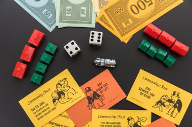 8 Şubat 2015: Houston, Tx, Amerika Birleşik Devletleri. Monopoly parası, pasta oynama