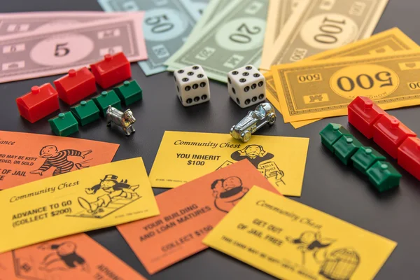 8 de febrero de 2015: Houston, TX, EE.UU. Dinero del monopolio, jugando al pastel — Foto de Stock