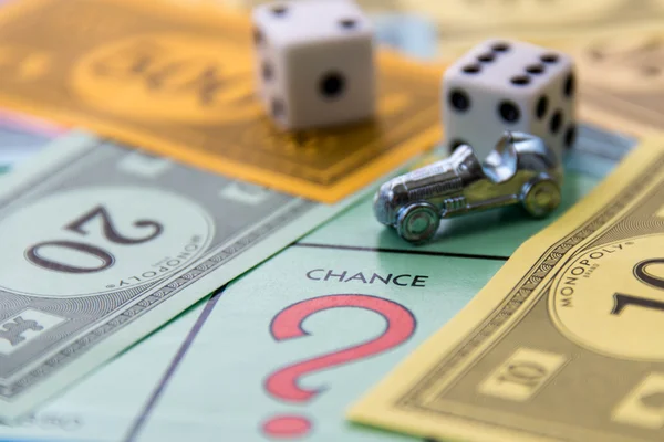 February 8, 2015: Houston, TX, USA.  Monopoly game board with ca — Stock Photo, Image