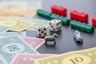 8 Şubat 2015: Houston, Tx, Amerika Birleşik Devletleri. Monopoly parası, pasta oynama