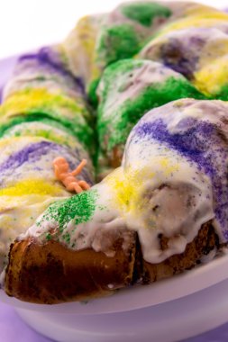 Bebek pastayla Mardi Gras Kralı