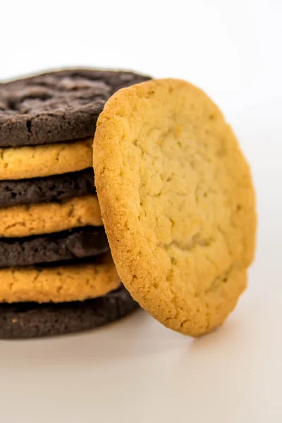 Galletas de chocolate y azúcar apiladas —  Fotos de Stock