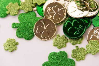 Saint Patrick'ın gün - sikke ve yoncaları