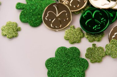 Saint Patrick'ın gün - sikke ve yoncaları