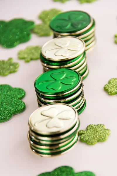聖 Patrick の日 - コインとシャムロック — ストック写真