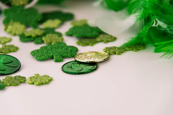 聖 Patrick の日 - コインとシャムロック — ストック写真