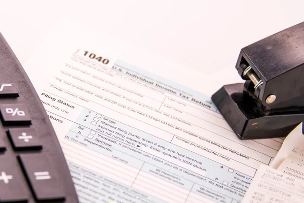 Fornecimentos e formulários fiscais de preparação fiscal — Fotografia de Stock