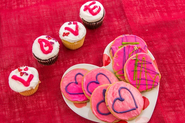 Valentines Day - cupcakes spelling LOVE — Stock Photo, Image