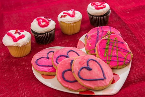 Día de San Valentín - cupcakes deletreo AMOR — Foto de Stock