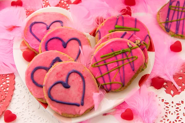 バレンタインの日の装飾とピンクのフロスティングとクッキーと — ストック写真