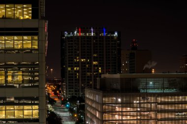 Şehir merkezinde Houston binalar gece