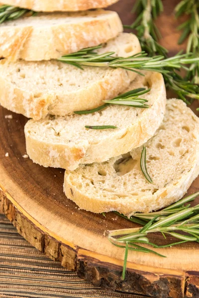 Булочка из свежего хлеба — стоковое фото
