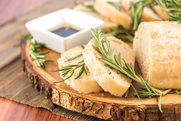 Fresh baked resomary bread loaf and olive oil and balsamic vineg — Stock Photo, Image