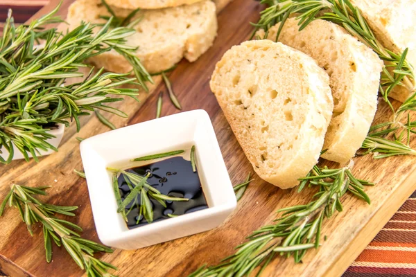 Fresh baked resomary bread loaf and olive oil and balsamic vineg — Stock Photo, Image