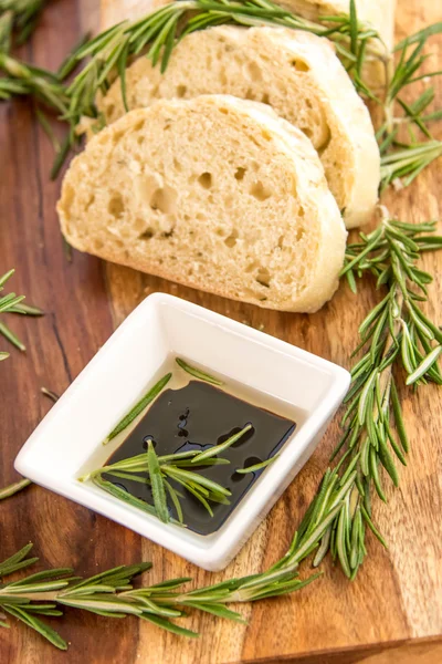 Fresh baked resomary bread loaf and olive oil and balsamic vineg — Stock Photo, Image