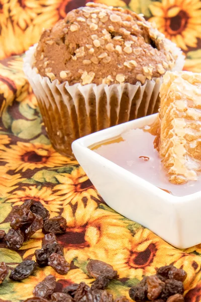Muffins de salvado de pasas de miel —  Fotos de Stock