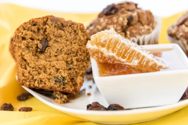 Honing rozijnen bran muffins — Stockfoto