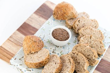 bütün tahıl ekmeği bir taze pişmiş somun