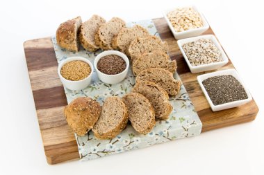 bütün tahıl ekmeği bir taze pişmiş somun