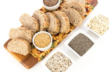 bütün tahıl ekmeği bir taze pişmiş somun