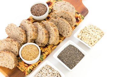 bütün tahıl ekmeği bir taze pişmiş somun