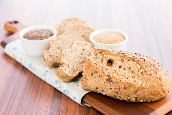 A fresh baked loaf of whole grains bread — Stock Photo, Image