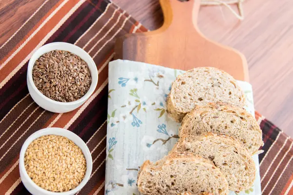 A fresh baked loaf of whole grains bread — Stock Photo, Image