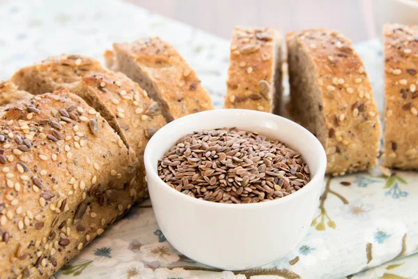 A fresh baked loaf of whole grains bread — Stock Photo, Image