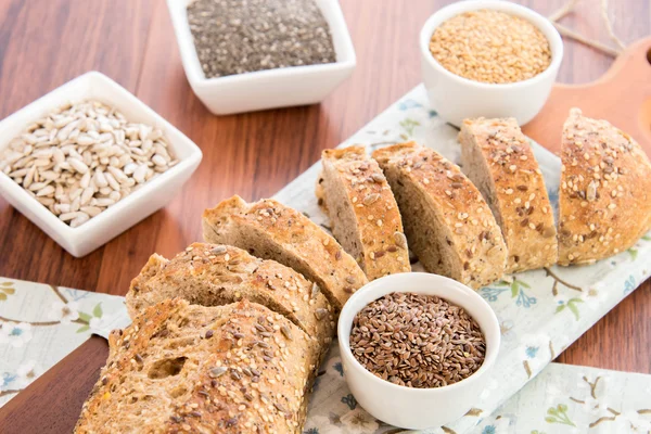 A fresh baked loaf of whole grains bread — Stock Photo, Image