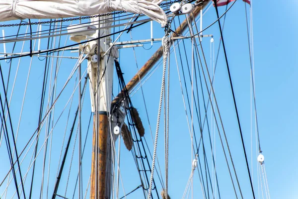 Sailboat masts, rigging and rolled up sails — Stock Photo, Image