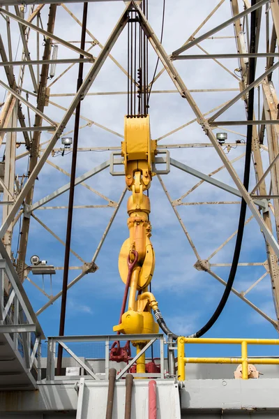 Okyanus delme için petrol derrick ile en iyi sürücü — Stok fotoğraf