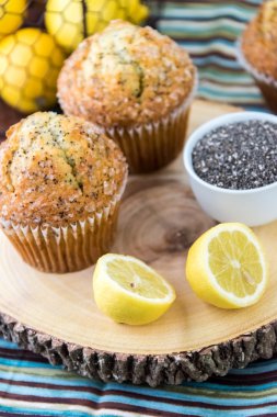 taze pişmiş limon haşhaş muffins