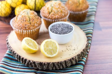 taze pişmiş limon haşhaş muffins