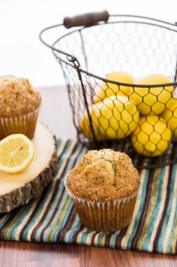 taze pişmiş limon haşhaş muffins
