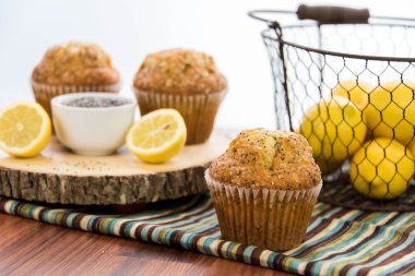 taze pişmiş limon haşhaş muffins