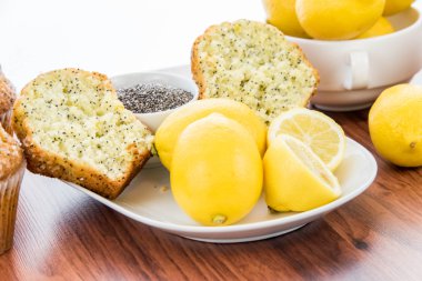 taze pişmiş limon haşhaş muffins