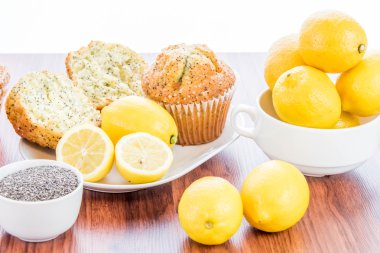 taze pişmiş limon haşhaş muffins