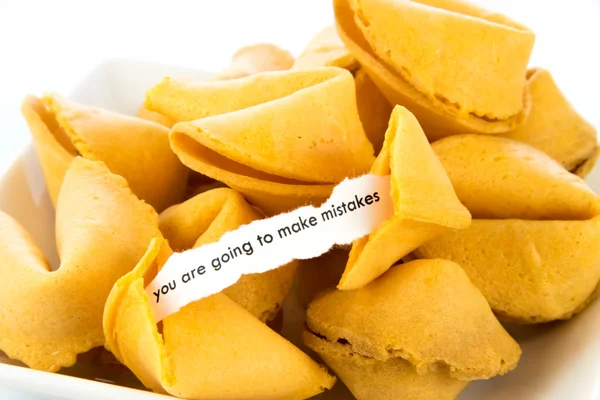 Otworzyć fortune cookie - ci są będzie się zrobić błędy — Zdjęcie stockowe